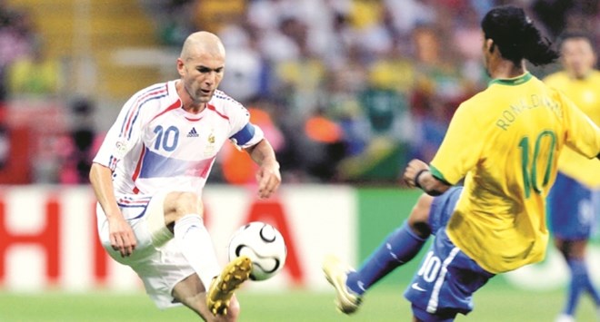 Zidanne_Ronaldinho_700_488_c1