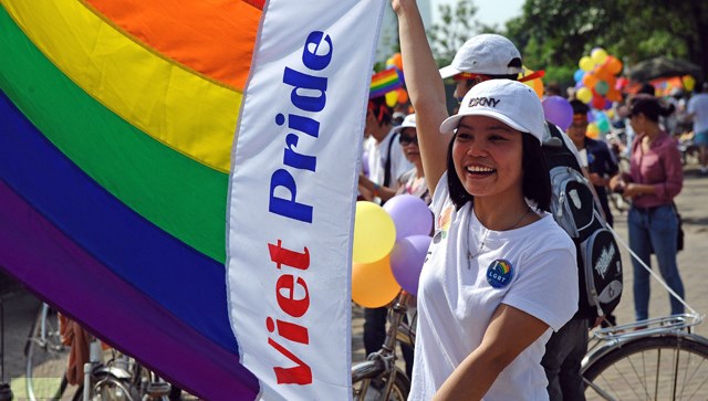 rainbow-flag-displaying-prepares-139