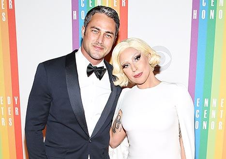 1419559107_taylor-kinney-g
