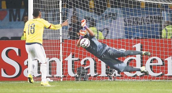 Argentina's goalie Romero blocks a penalty kick by Colombia's Zuniga after the end of regulation play in their Copa America 2015 quarter-finals soccer match at Estadio Sausalito in Vina del Mar