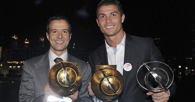 _84639033_mendes-and-ronaldoepa2011g