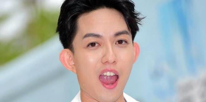 phpldEZqV_700_873_c1