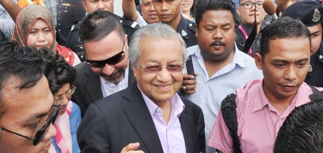 20150909hkkA11_700_519_c1