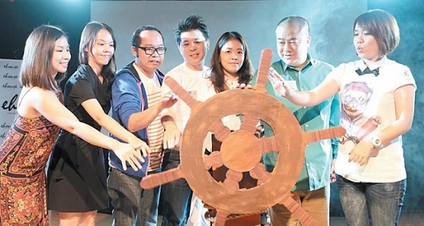 51ad2dcsdvds_700_374_c1