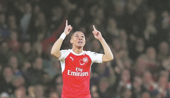 2015-11-08T174008Z_90006008_MT1ACI14163893_RTRMADP_3_SOCCER-ENGLAND-ARS-TOT_700_406_c1