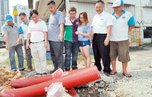 4v15f2bdf_700_409_c1