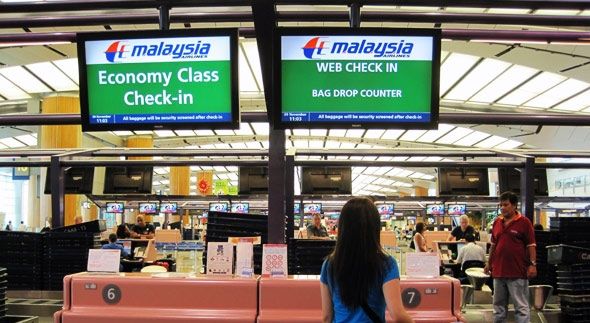 malaysia-airlines-counter