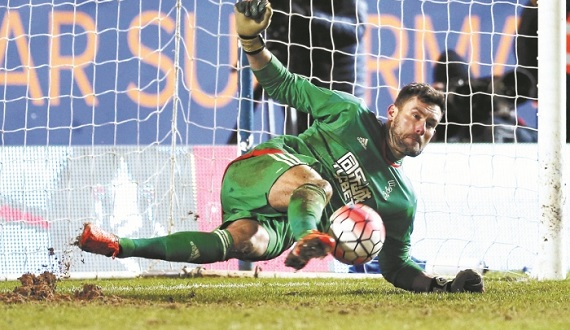 2016-02-10T222418Z_98144658_MT1ACI14274315_RTRMADP_3_SOC_700_450_c1