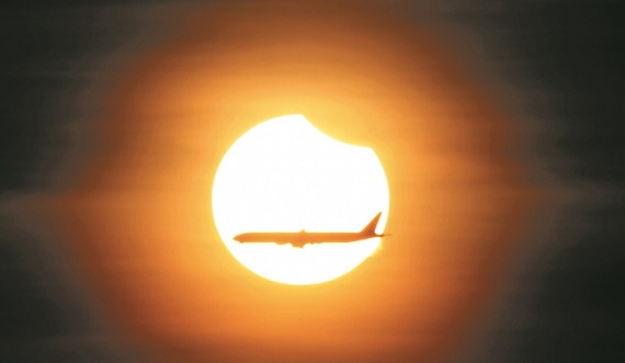 2016-03-09T010542Z_1011607867_GF10000338770_RTRMADP_3_SOLAR-ECLIPSE_700_475_c1