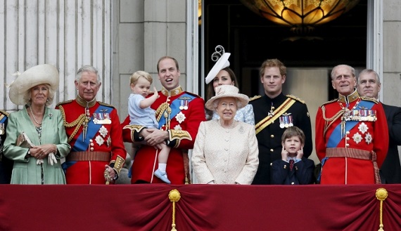 2016-04-14T195509Z_2008947183_GF10000381275_RTRMADP_3_BRITAIN-ROYALS-QUEEN_700_467_c1