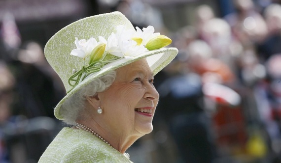 2016-04-21T112326Z_580536201_LR1EC4L0VMRAB_RTRMADP_3_BRITAIN-ROYALS-QUEEN_700_459_c1