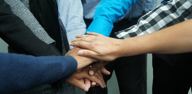 teamwork-383939_960_720_700_393_c1
