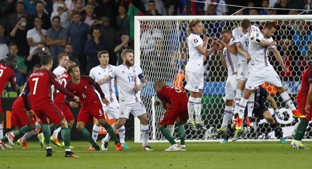 2016-06-14T205733Z_108939453_MT1ACI14437910_RTRMADP_3_SOCCER-EURO-POR-ICE_700_379_c1