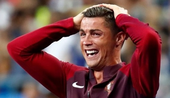 2016-07-10T212635Z_1328153885_S1AETOVOUDAA_RTRMADP_3_SOCCER-EURO-POR-FRA_700_511_c1-660x330_700_446_c1