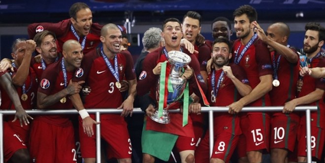 2016-07-10T221114Z_111190274_MT1ACI14477978_RTRMADP_3_SOCCER-EURO-POR-FRA_700_428_c1