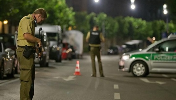 ansbach-police-large_trans++qVzuuqpFlyLIwiB6NTmJwfSVWeZ_vEN7c6bHu2jJnT8_700_437_c1