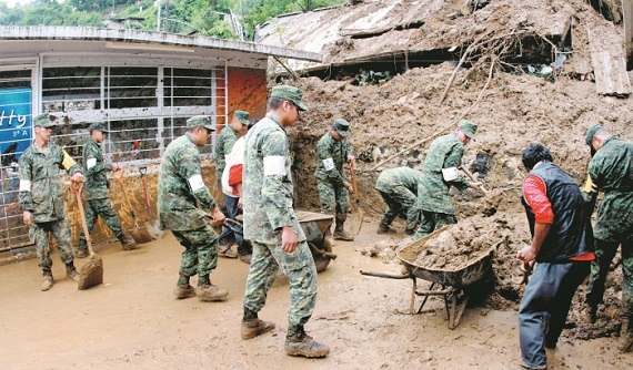 000_DZ4XX_700_466_c1