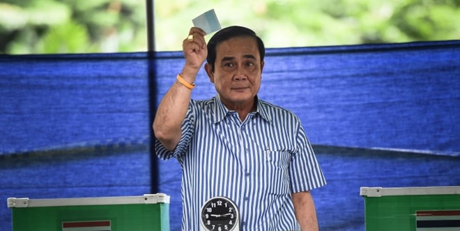 000_DZ719_700_466_c1