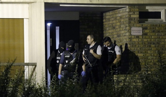 2016-09-08T210300Z_1685108786_LR1EC981MGQVC_RTRMADP_3_EUROPE-ATTACKS-FRANCE-CAR_700_521_c1