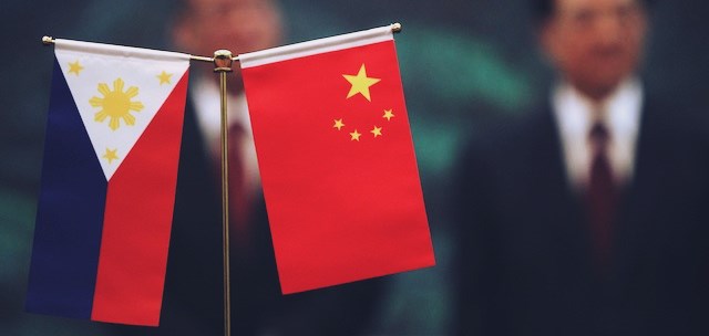 epa-20110831-china-philippine-flags-aquino-hu-001-640