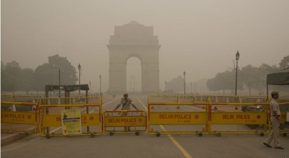 161106110817_delhi-smog_1_624x351_ap (1)