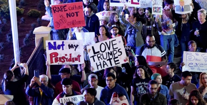 2016-11-13T072213Z_362222521_S1BEUMOBZHAA_RTRMADP_3_USA-ELECTION-PROTESTS_copy1_700_969_c1
