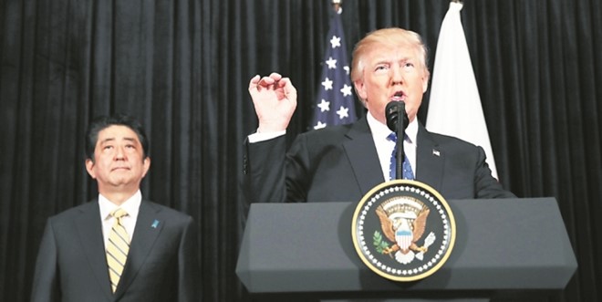 2017-02-12T034612Z_2137820793_RC14AC012E00_RTRMADP_3_USA-TRUMP-JAPAN_700_466_c1