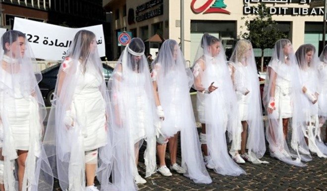 强奸犯与受害人结婚便赦罪? 黎巴嫩女穿「血婚纱」抗议