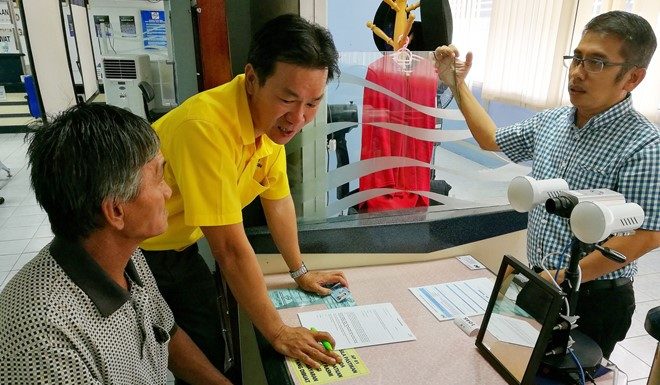 十年前更换大马卡 男子竟被误改为穆斯林