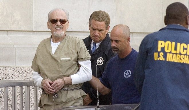 被判入狱175年美国邪教首领 神秘猝死狱中