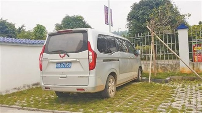 d2526182