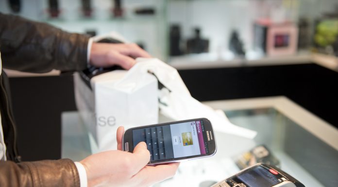 国行推行电子钱包系统 民众未来或用手机付账