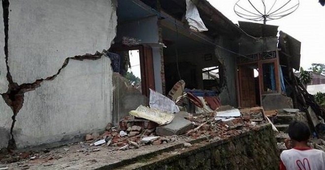 20180419-wld-indo-quake-1