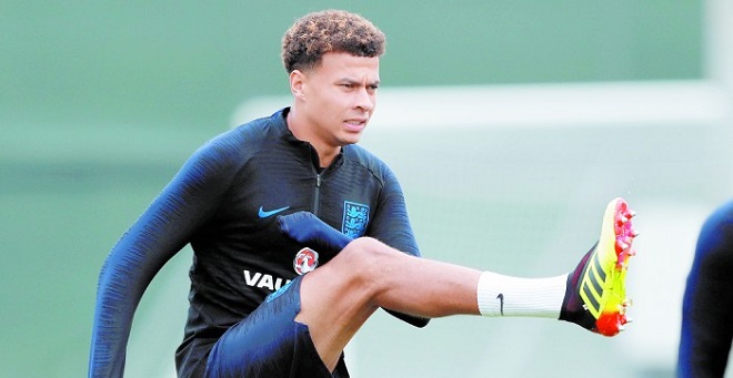 2018-06-25T082743Z_1201111280_RC17E18054B0_RTRMADP_3_SOCCER-WORLDCUP-ENG