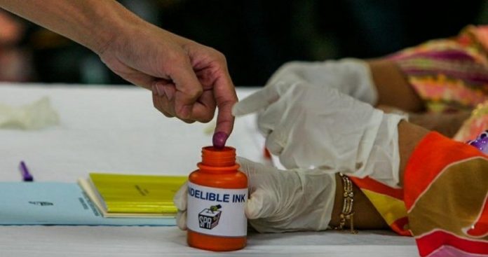 election-commission-will-use-new-finger-massage-method-to-prevent-voter-fraud-in-ge14-world-of-buzz-3