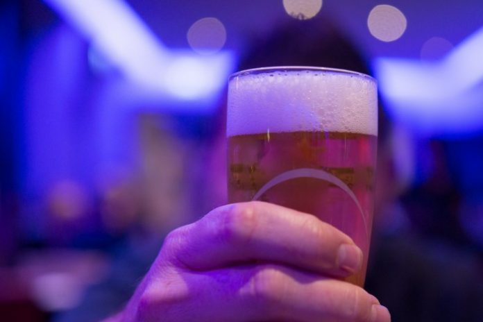 alcohol-beer-beverage-691492-696x464