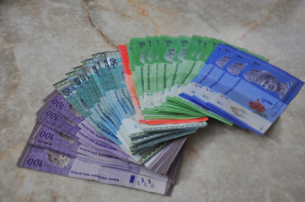 cash-money-ringgit-malaysia_22768-23