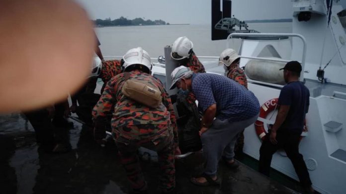 8bbdd03dfb9b90a1c4e0d7d48cf7eae5