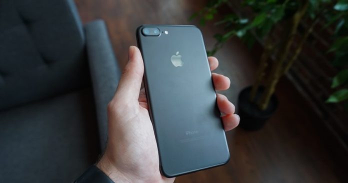 photo-1476039863276-5b0ebbbc488f