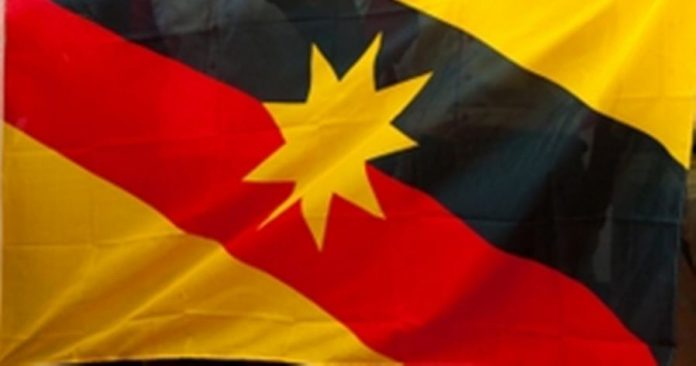 2_Alison-Goligher-handing-over-Sarawak-flag-to-the-Curtin-team