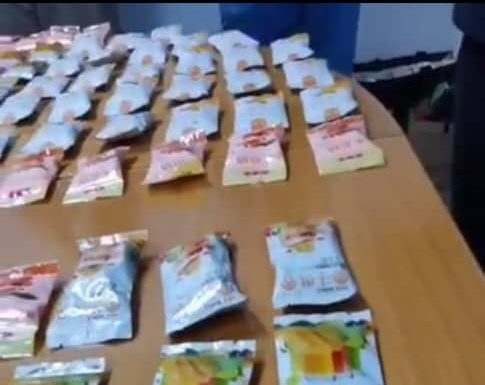 起获果汁包装毒品及摇头丸 砂警方逮捕一对男女