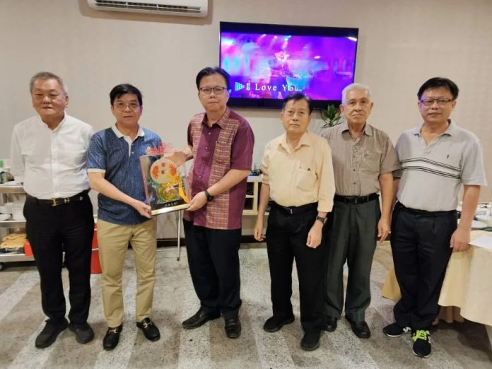 8fe7f8b281fadf0cedba950cd34df16d