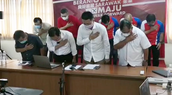 张健仁率砂火箭 向人民鞠躬道歉