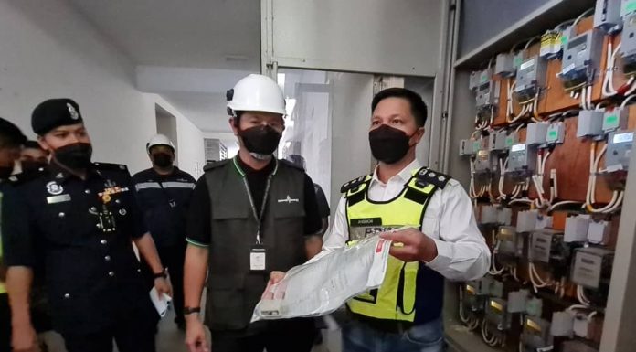 打击非法网络赌博 古晋警方一天让9个地点断电