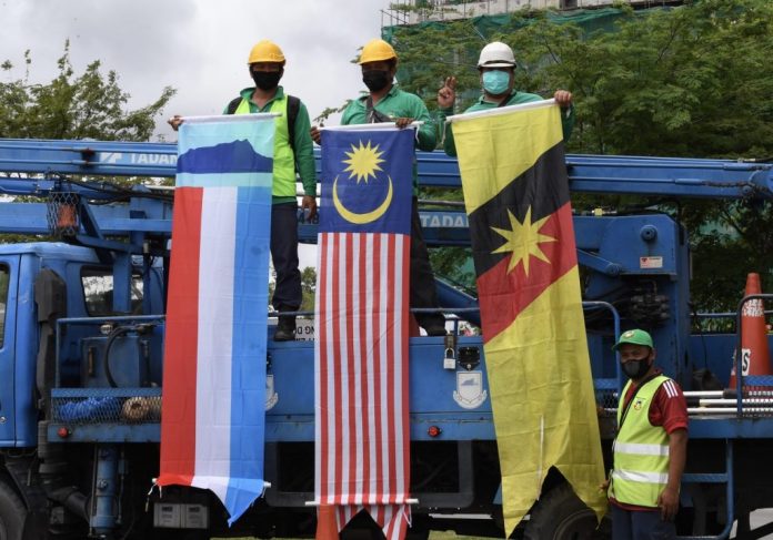 sabah-sarawak-flags-bernama-150921-1024x717-1
