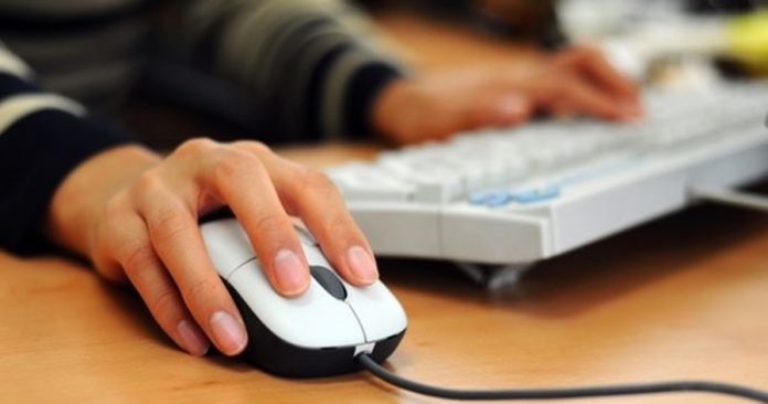 stockvault-woman-using-computer115011_700_465_c1