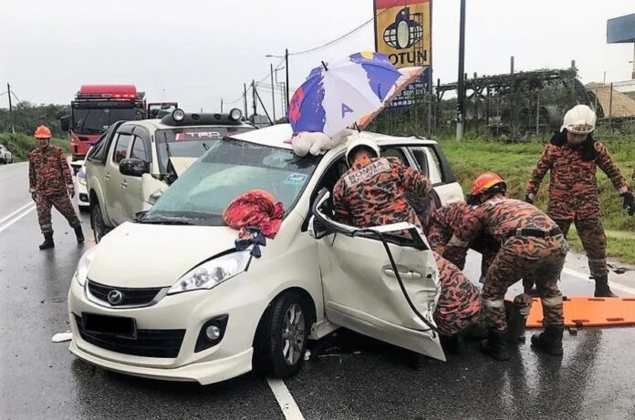 5db95d75cc694bfca145ee915efaa3ea-1