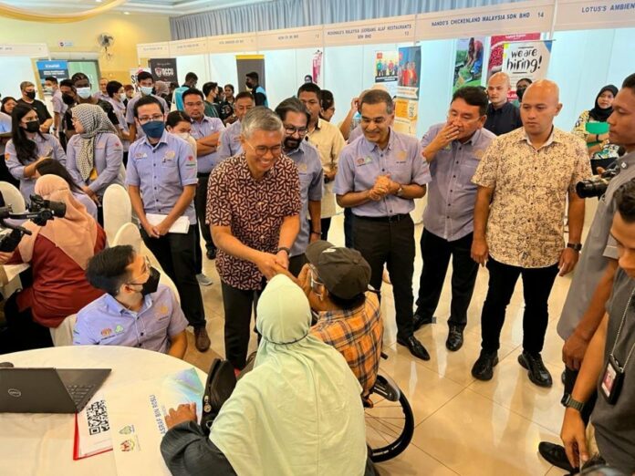 7b636d4f5ee7620bfa2b2452b19afee3