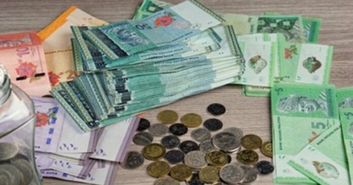 malaysia-currency-myr-stack-ringgit-260nw-650615146