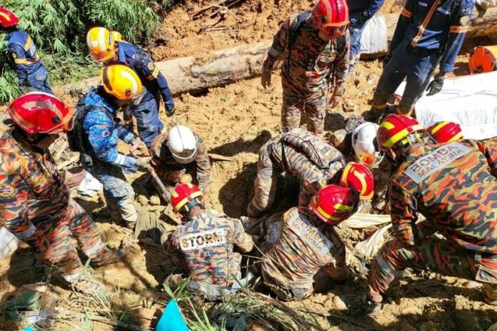 2022-12-16T070426Z1602602536RC2V6Y92IL93RTRMADP3MALAYSIA-LANDSLIDE_2